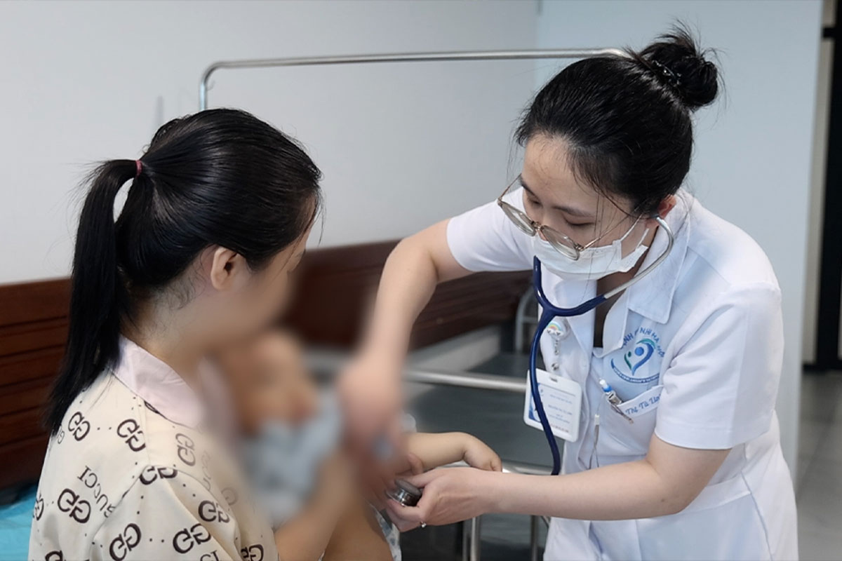 Children relapse with hand, foot and mouth disease after 3 weeks, doctors warn not to be subjective