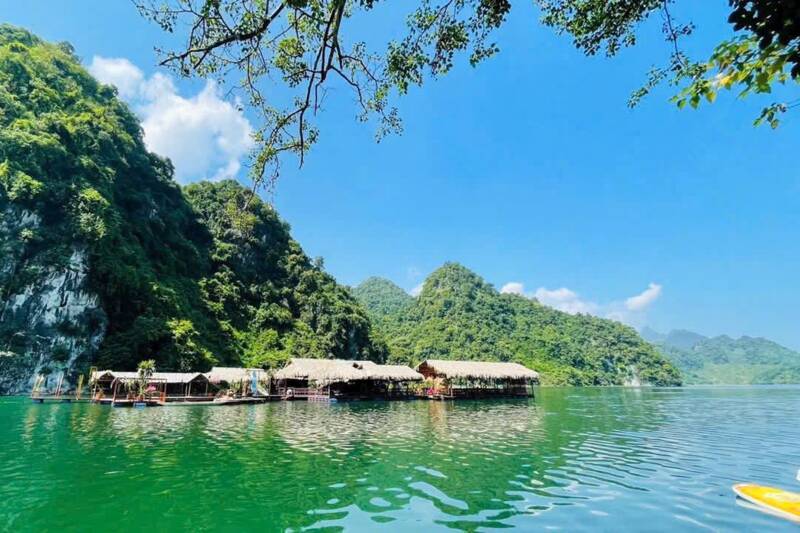 Những vũng vịnh đẹp trên lòng hồ Quỳnh Nhai, xã Quỳnh Nhai, tỉnh Sơn La. Ảnh: Quỳnh Nhai TRAVEL