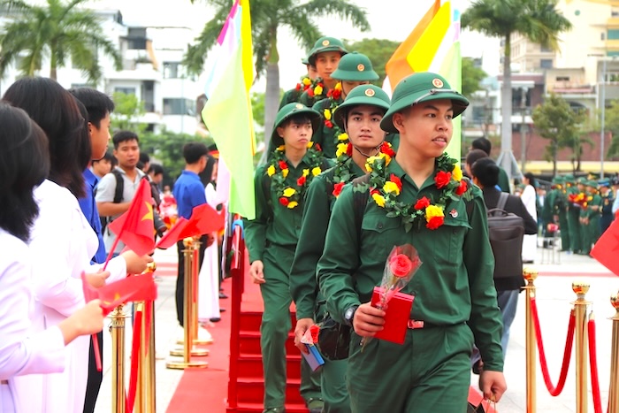 The rate of new recruits achieving health and educational level increased slightly in 2026. Photo: Nguyen Linh