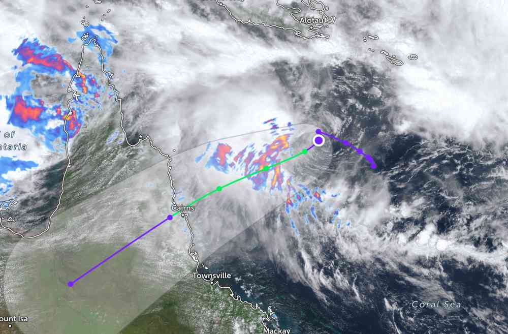 Áp thấp nhiệt đới sắp mạnh lên thành bão hướng vào đất liền. Ảnh: JTWC