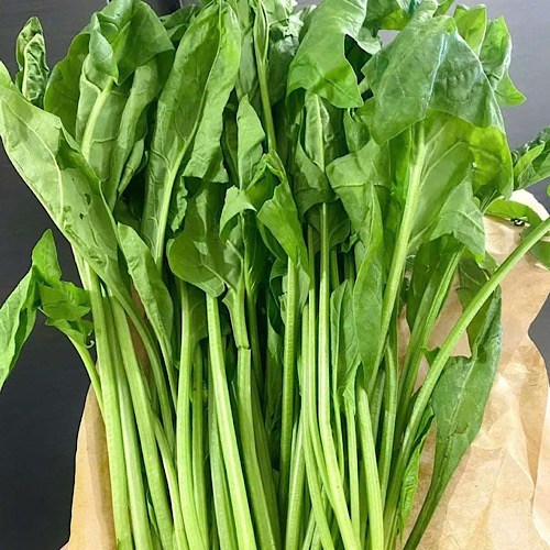 Spinach is a vegetable that helps stimulate hair growth and increase liver function. Photo: Quang Minh.