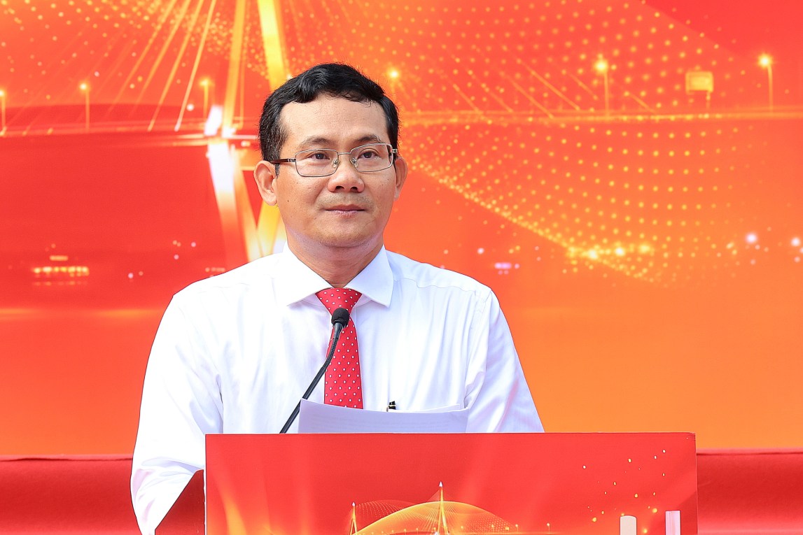 Ông Nguyễn Minh Tuấn - Phó Giám đốc Sở Văn hóa, Thể thao và Du lịch thành phố Cần Thơ phát biểu tại lê khai mạc. Ảnh: Tạ Quang