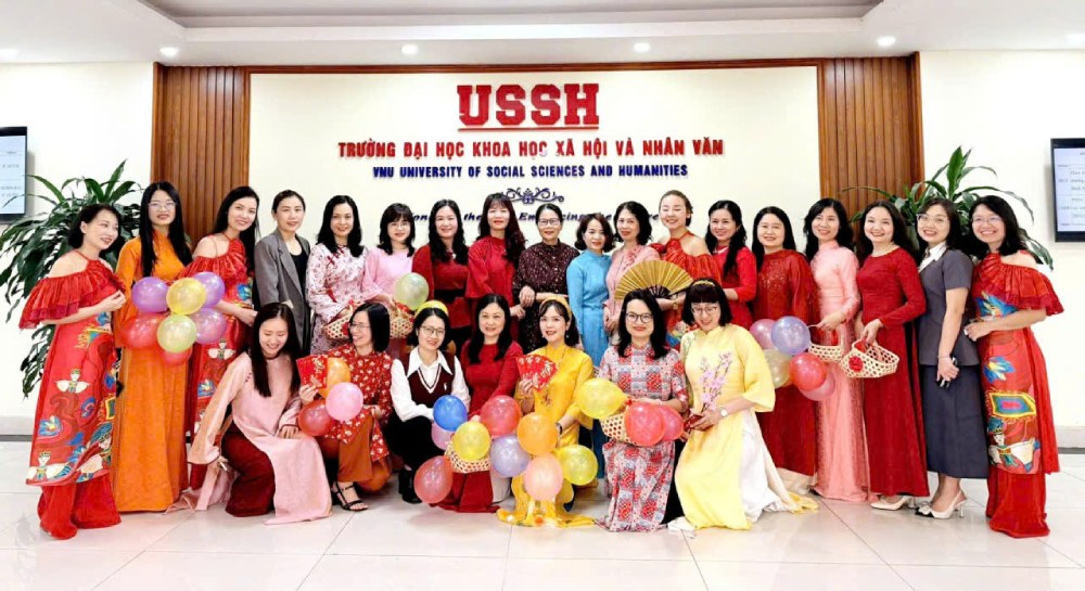 Trade Union of the University of Social Sciences and Humanities deploys a series of activities on 8th. 3. Photo: Duc Dung