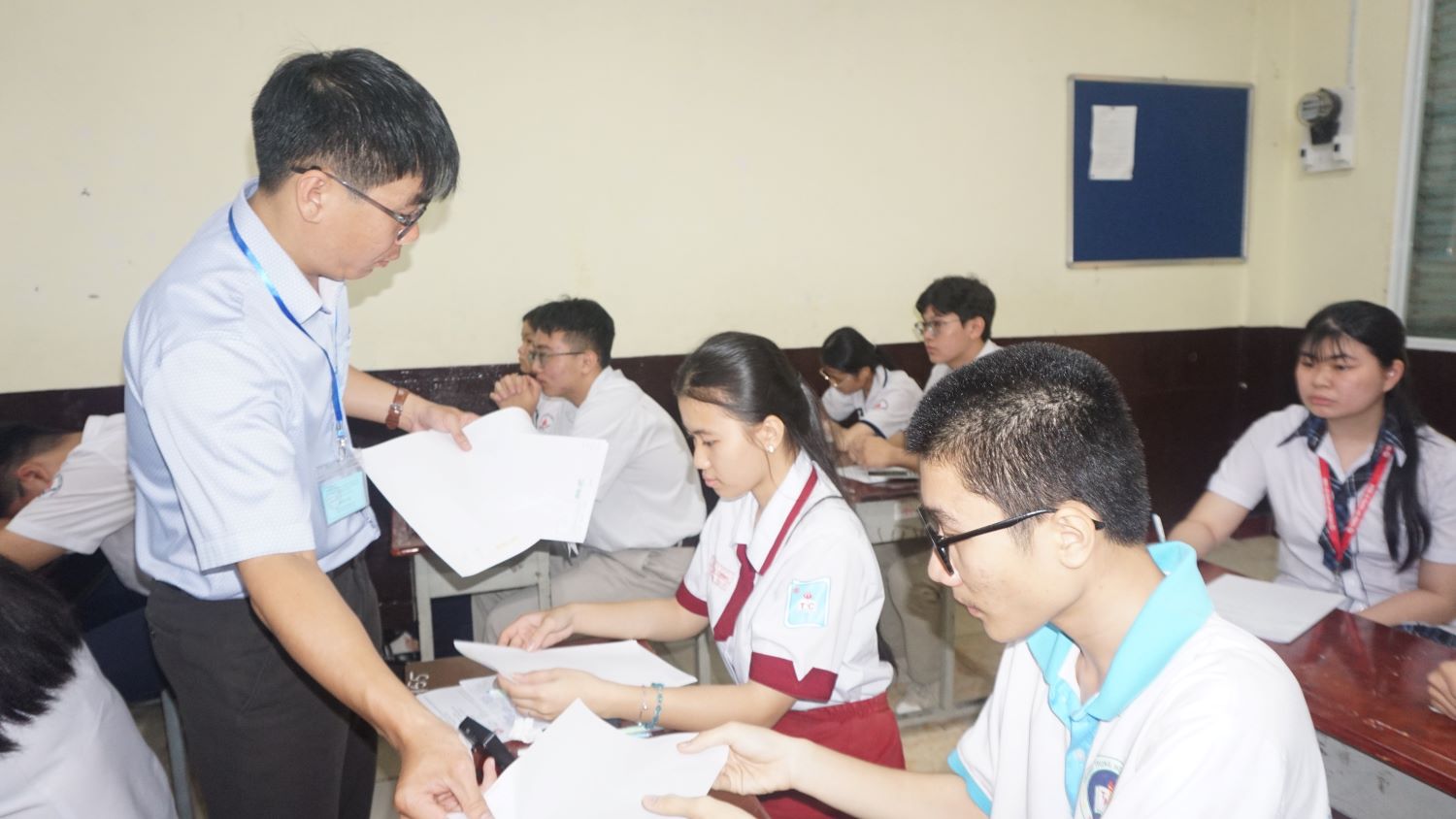 The 12th grade excellent student exam for the 2025-2026 school year has more than 9,000 students participating. Photo: Nguyen Quyen