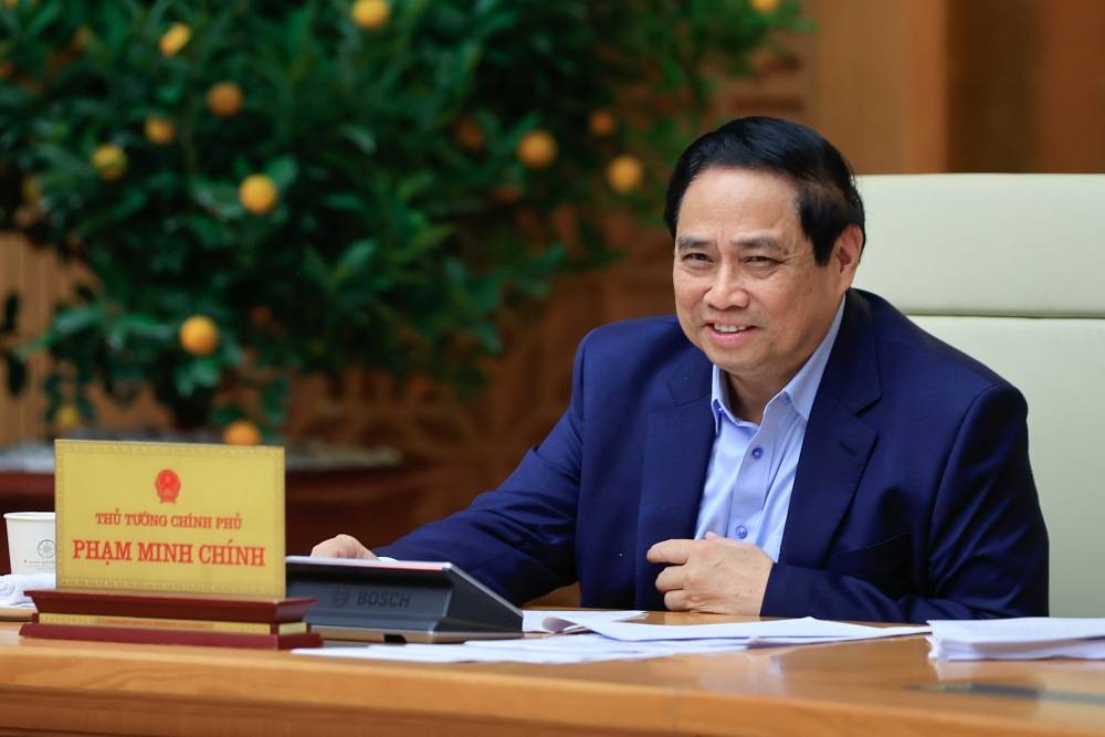 Prime Minister Pham Minh Chinh requests research to raise the ceiling income for social housing purchases. Photo: Nhat Bac