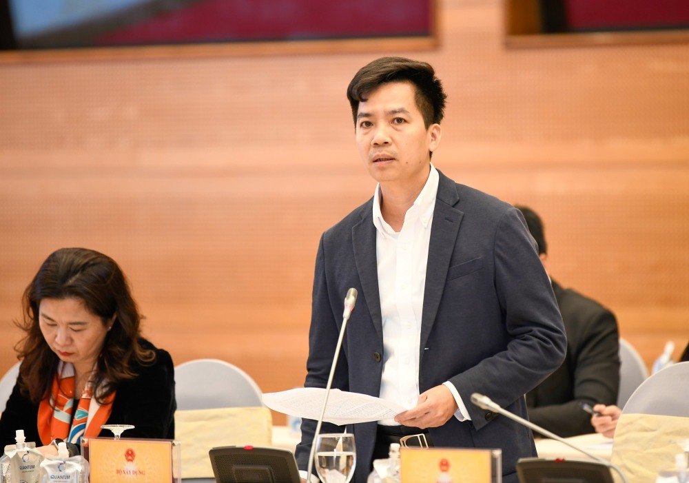 Mr. Ha Quang Hung - Deputy Director of the Housing and Real Estate Market Management Department, Ministry of Construction - provides information on the real estate market forecast for 2026. Photo: Pham Dong
