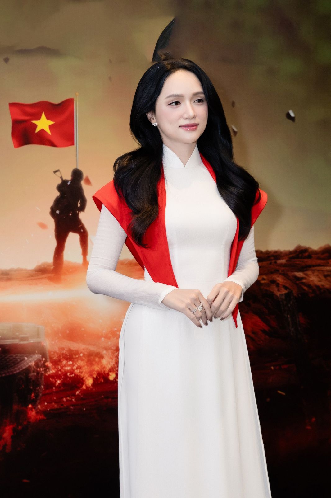 Miss Hương Giang a fait sensation lorsqu'elle portait l'áo dài blanc du créateur Song Toàn pour participer au concours de costumes nationaux à "Miss Univers 2025". Photo: Miss Univers