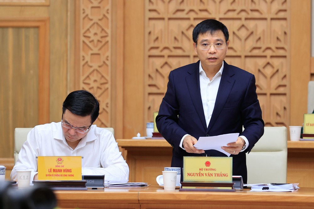 Minister of Finance Nguyen Van Thang reports at the regular Government meeting in February 2026, providing information on the task of arranging the apparatus. Photo: Nhat Bac