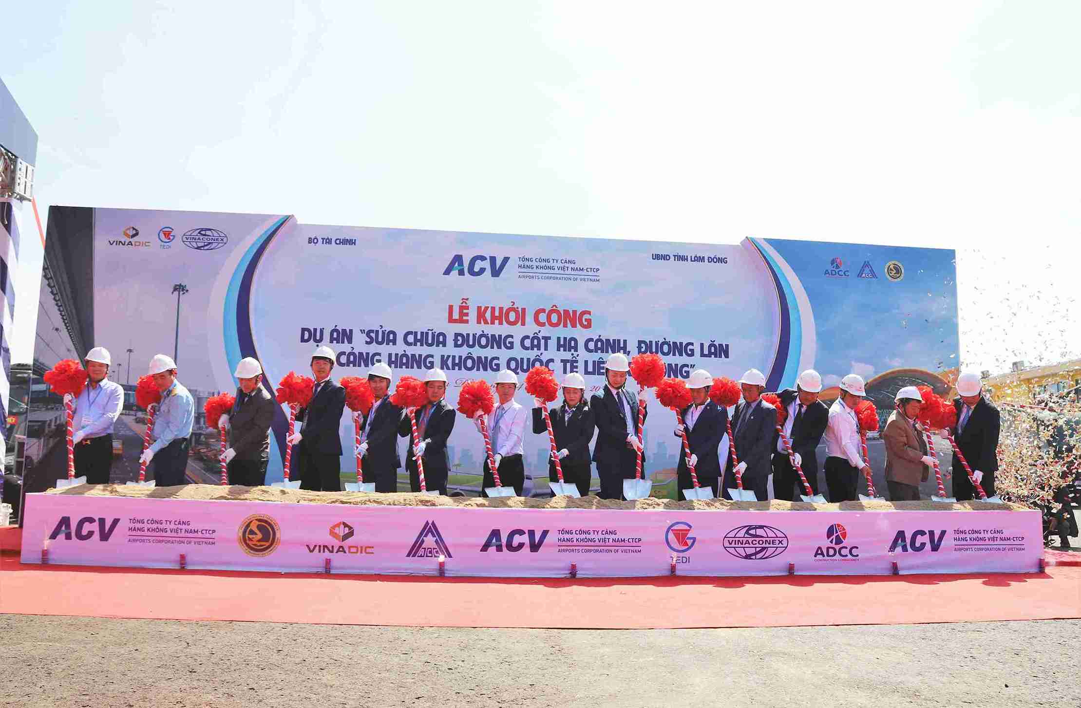 Delegates perform the groundbreaking ceremony of the Lien Khuong airport repair and upgrade project. Photo: Phuc Khanh