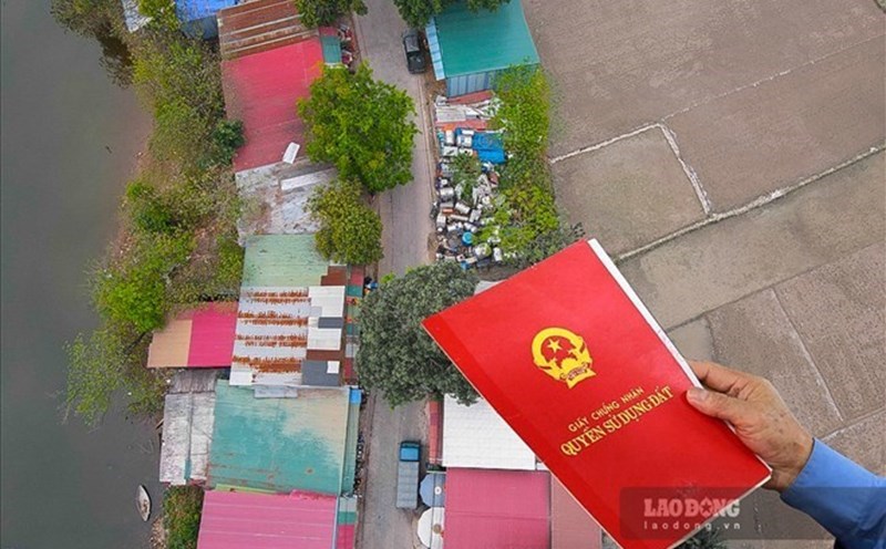 Answering the resettlement question when one land plot has many households