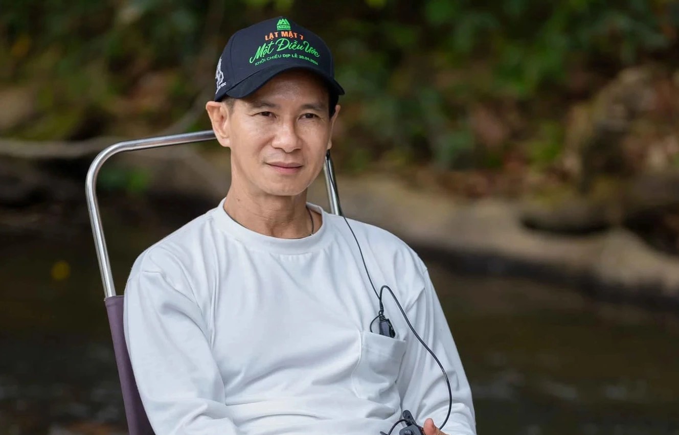 Ly Hai is the director of the hit series "Lat Mat". Photo: Film crew.