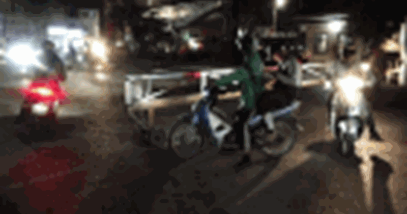 CSGT chấn chỉnh tình trạng băng qua đường sắt khi tàu đến