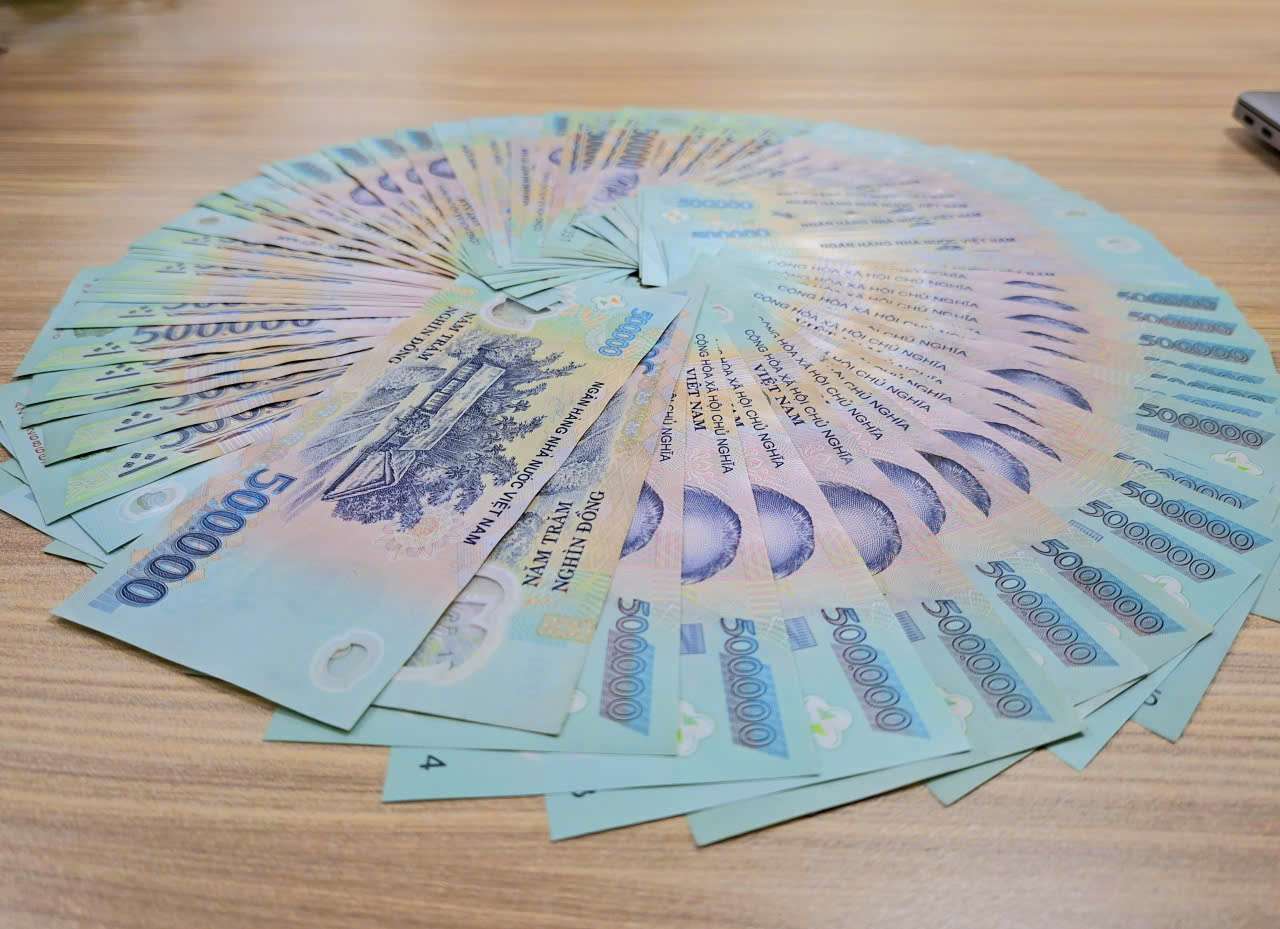 BIDV applies a savings interest rate framework for individual customers in the range of 0.3-5.3%/year. Photo: Thach Lam