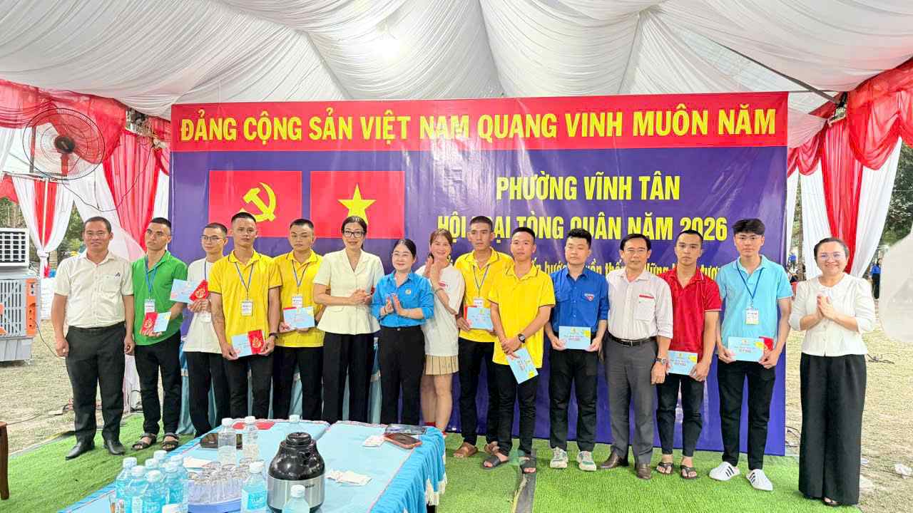 Ho Chi Minh City Trade Union encourages workers to enlist. Photo: Trade Union provided