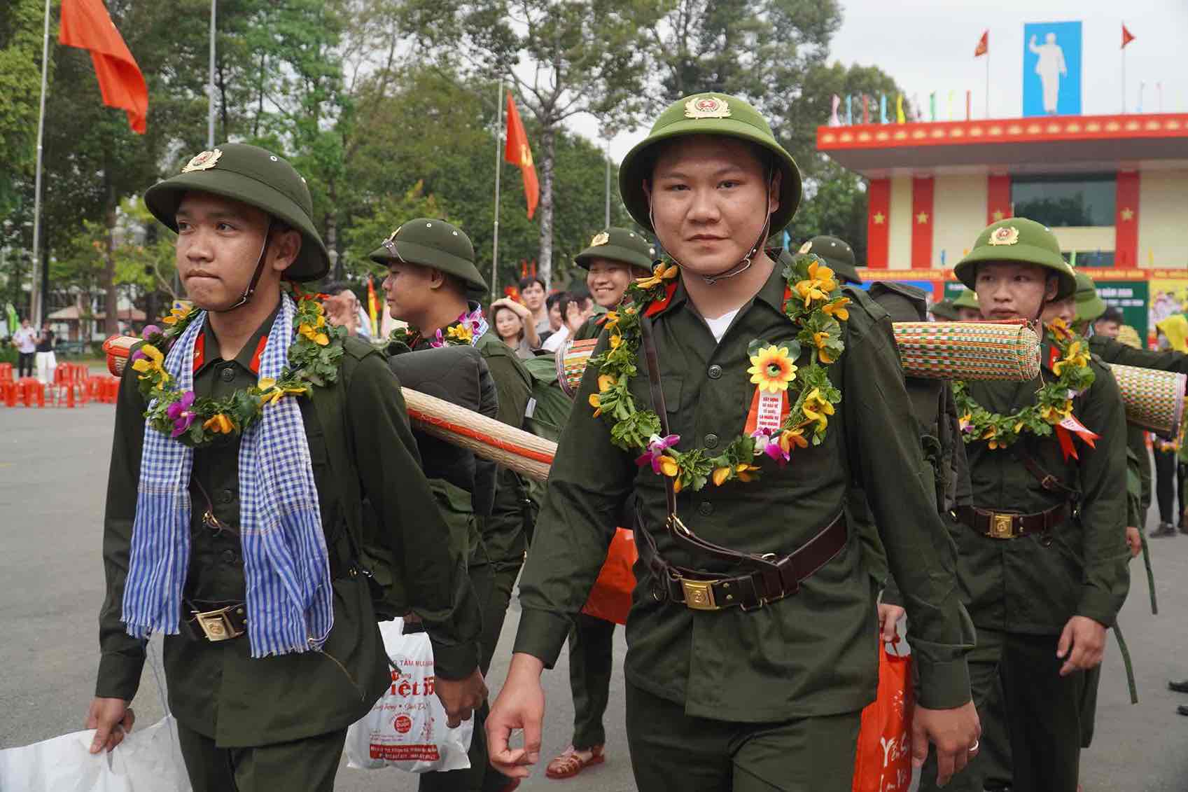 Tân binh tham gia công an nhân dân. Ảnh: HAC