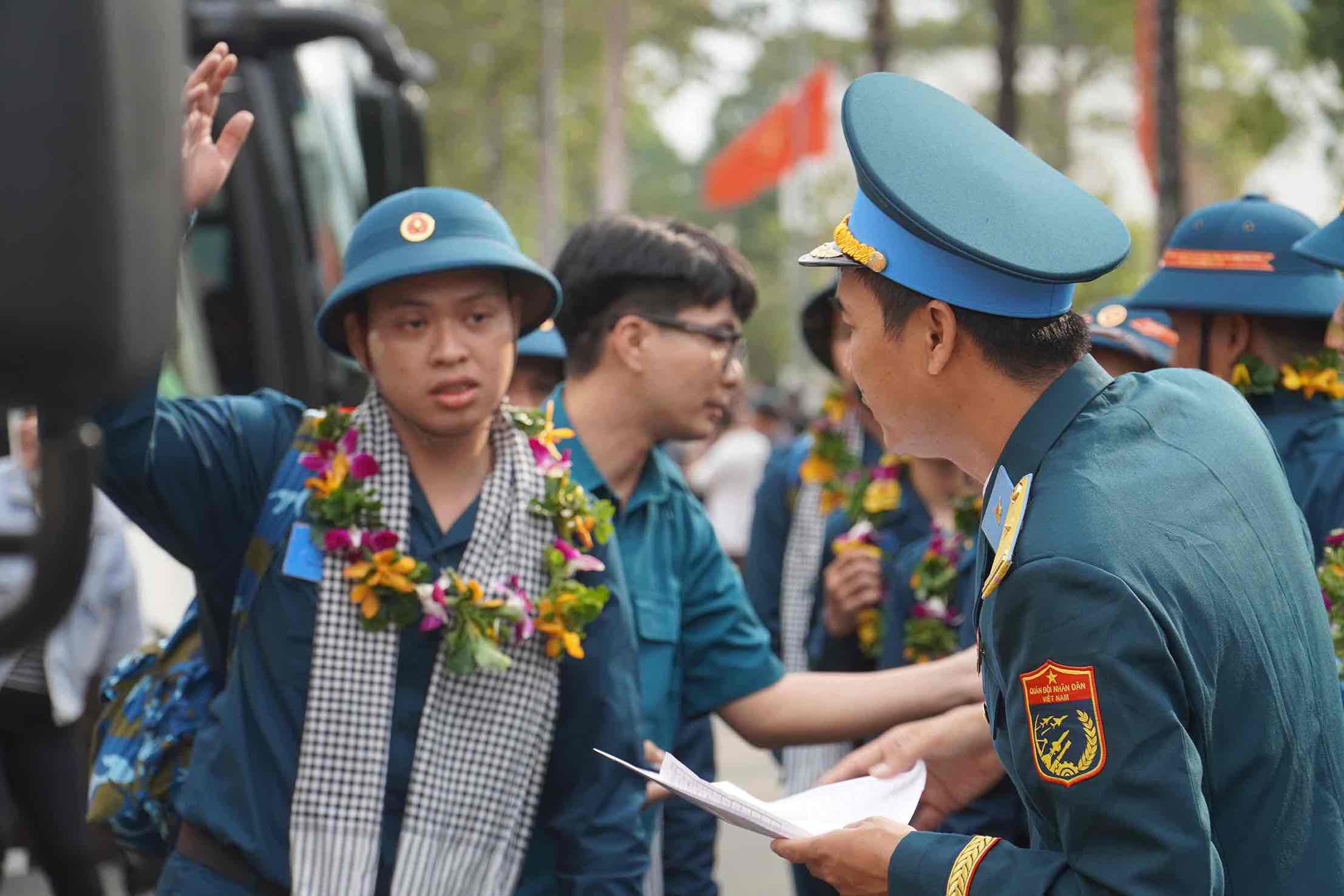 More than 5,200 Dong Nai youths enlist. Photo: HAC