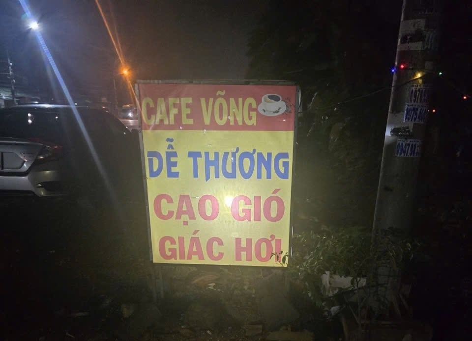 Công an phát hiện hành vi mua bán dâm ở các quán cà phê. Ảnh: Công an phường Đồng Xoài.