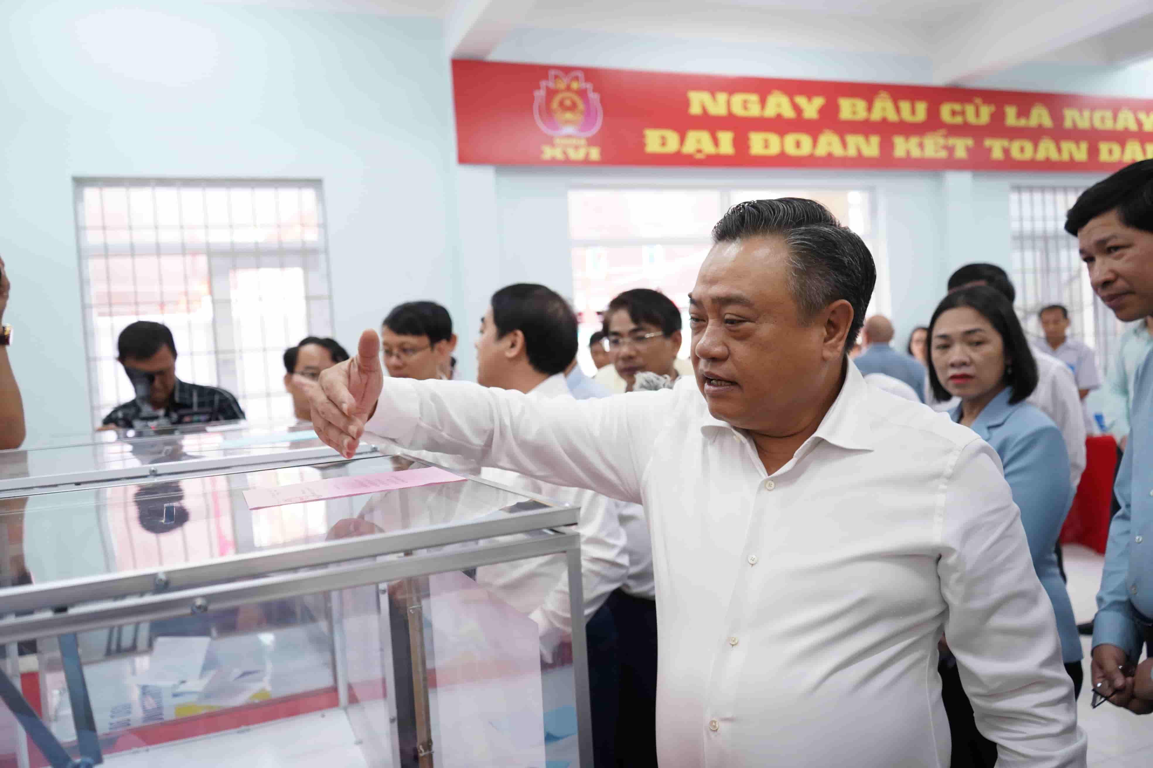 The supervisory and inspection delegation of the National Assembly Standing Committee and the National Election Council working in Khanh Hoa province on the preparation for the election of National Assembly deputies. Photo: Huu Long