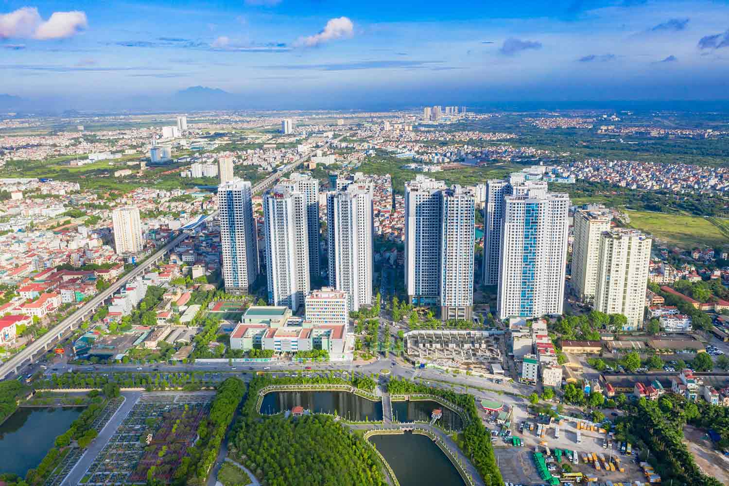 Mỗi khu chung cư hiện đại là một xã hội thu nhỏ với vô vàn các mối quan hệ cần chăm sóc, kết nối. Ảnh: ROX