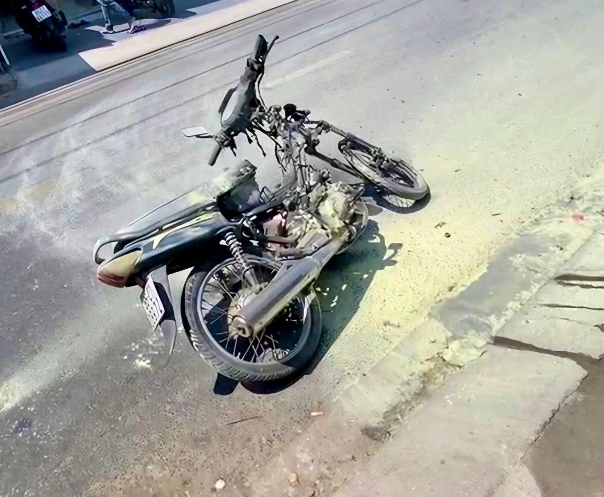 Phần đầu xe máy cháy rụi. Ảnh: Duy Tuấn 