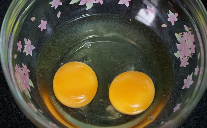 Eggs are a familiar food, helping to protect the eyes and enhance vision. Photo: Thanh Thanh