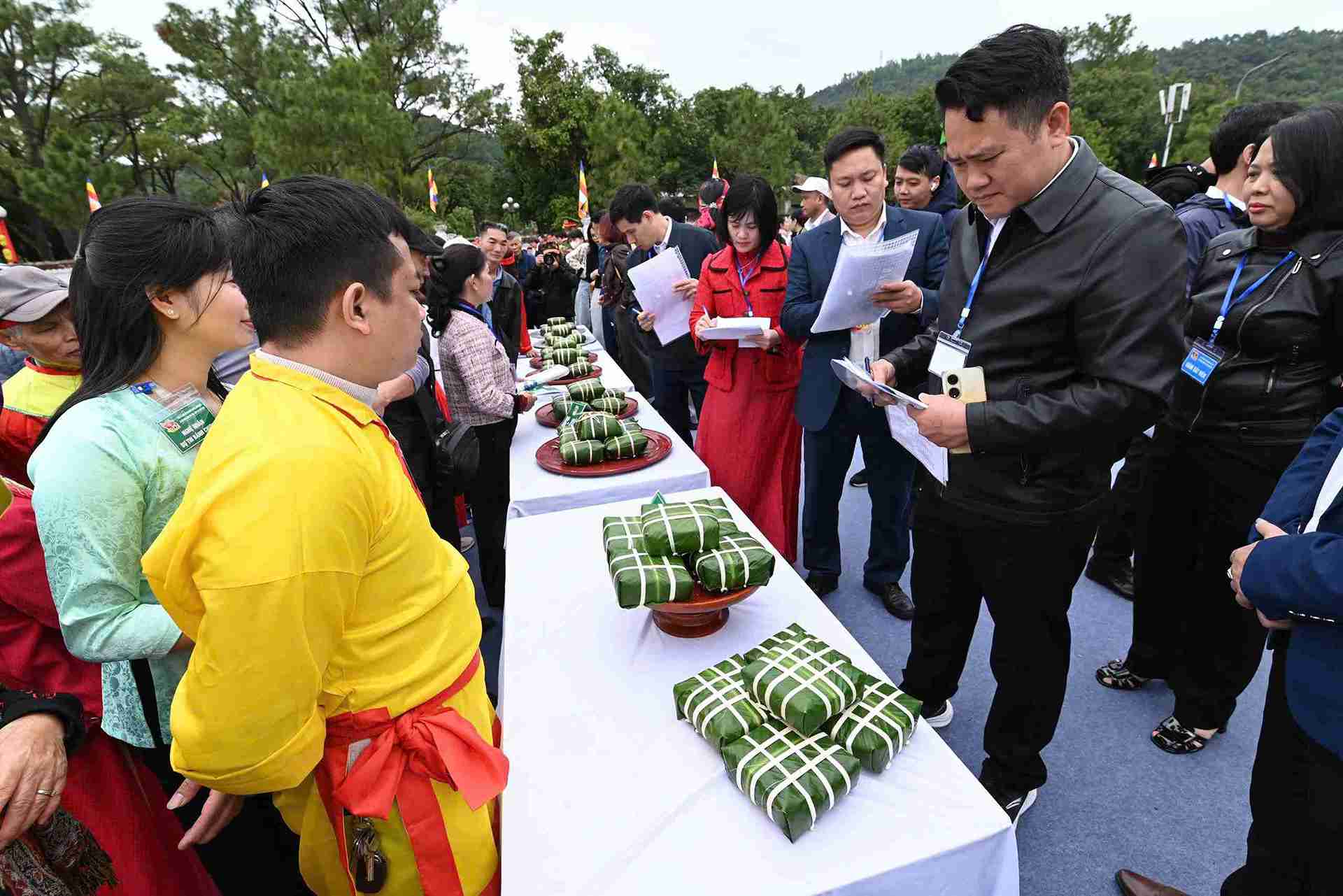 Hội thi thu hút đông đảo Nhân dân và du khách theo dõi, cổ vũ.