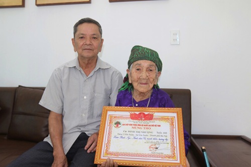 102-year-old woman in Hanoi eagerly awaits the day of exercising voting rights. Photo: Minh Hanh