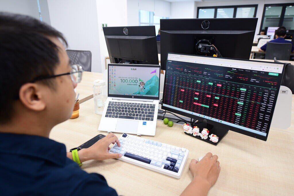 Strong bottom-fishing cash flow helps the Vietnamese stock market recover. Photo: Quang Dinh Kafi