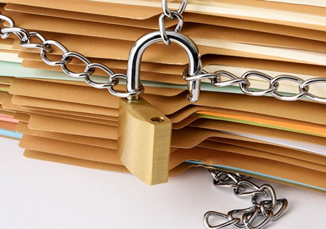 People carrying documents and objects containing state secrets out of the storage place for overseas work must have a written request for permission from competent authorities. Photo: VGP