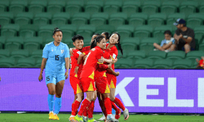 La selección femenina de Vietnam se enfrenta a la India en el partido inaugural de la Copa Asiática Femenina 2026. Foto: Minh Dan