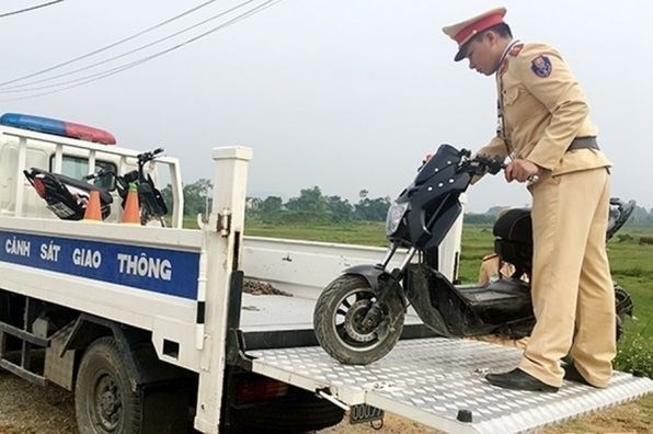 People need to pay attention to some new regulations on temporary parking of motorbikes when violating traffic laws. Photo: Traffic Police Department