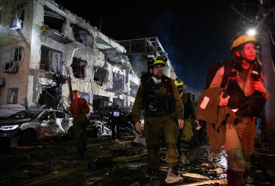 Israeli security and rescue forces at the scene of the Iranian airstrike in Tel Aviv, Israel, early morning March 1, 2026. Photo: Xinhua