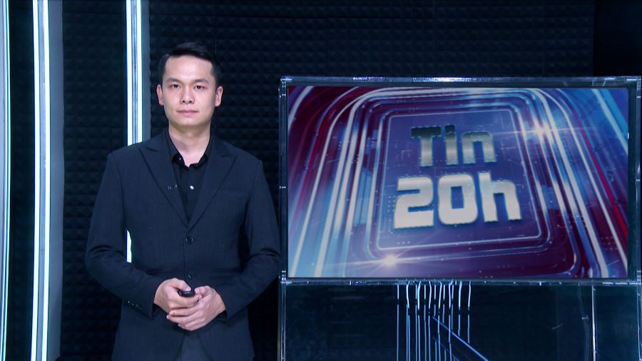 8 PM News: Trying to cross railway barriers, many people were handled by traffic police in the night