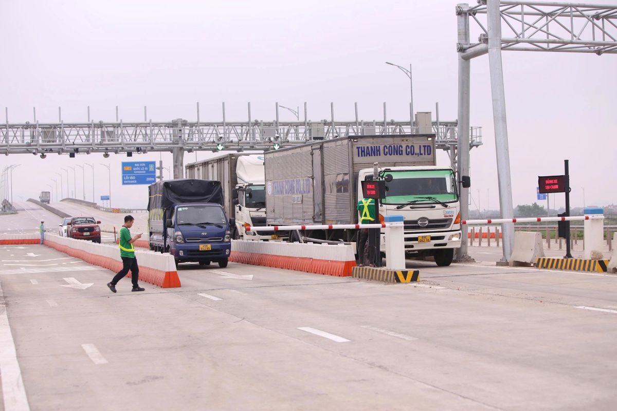 North-South Expressway toll station. Photo: Quach Du
