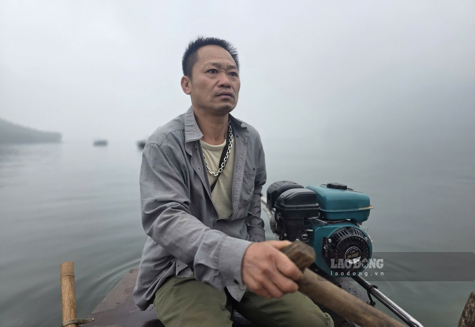 Mr. Ha Ngoc Son was awarded the Medal of Courage by the President. Photo: Van Duc