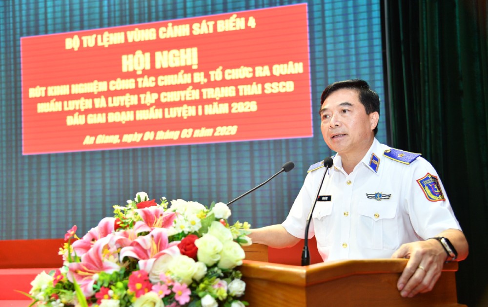 Major General Dao Ba Viet, Commander of Coast Guard Region 4, delivered a concluding speech at the Conference to draw experience. Photo: Duc Thai