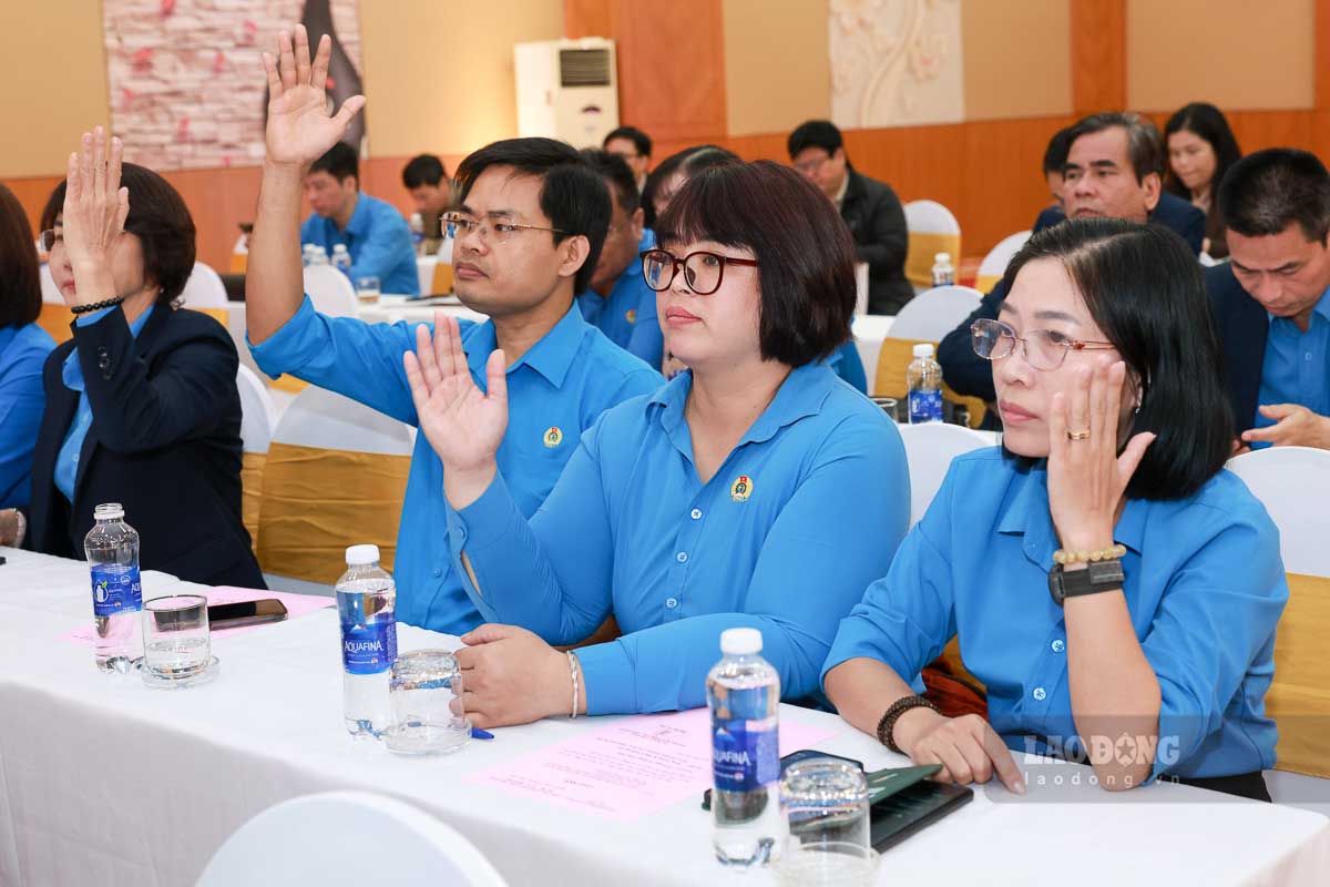 C&aacute;c đại biểu tham gia Hội nghị lần thứ IX Ban Chấp h&agrave;nh Tổng LĐLĐVN (kh&oacute;a XIII). Ảnh: Hải Nguyễn 