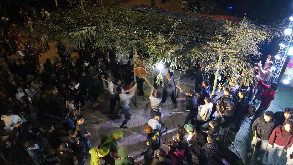Drum beating is a unique festival of the Ma Coong people that needs to be preserved and promoted. Photo: Thanh Trung
