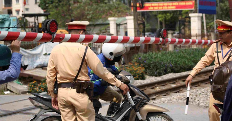 Phát hiện 193 vụ vi phạm giao thông đường sắt trong một ngày