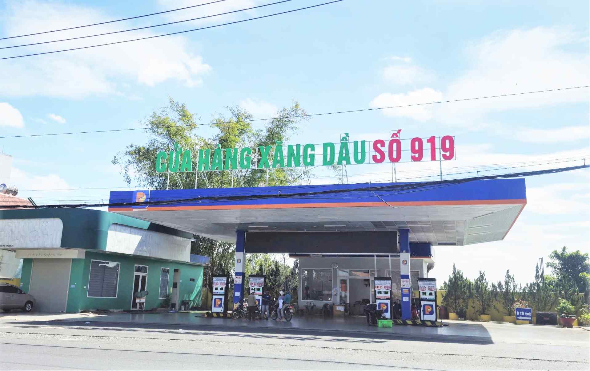 Lam Dong directs to ensure gasoline and oil supply. Photo: Phuc Khanh