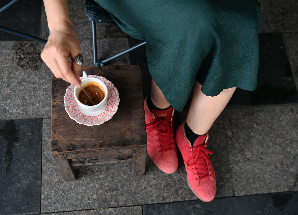 Ly cà phê muối cho năng lượng buổi sáng (một quán cà phê trên đường Pasteur - TP Hồ Chí Minh). Ảnh: Việt Văn