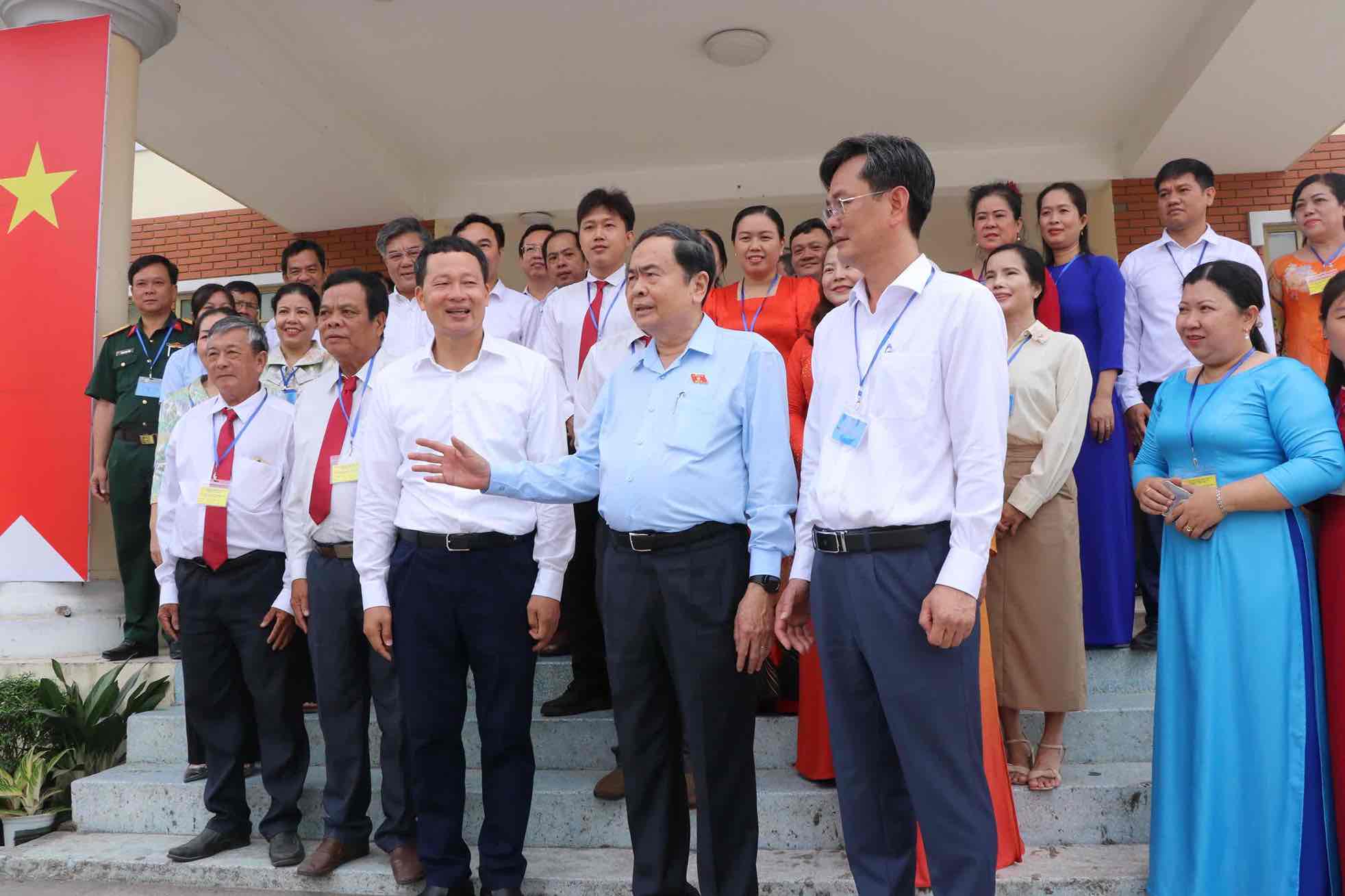 Politburo Member, National Assembly Chairman, Chairman of the National Election Council Tran Thanh Man inspects polling station No. 17, Tan Trieu ward. Photo: HAC