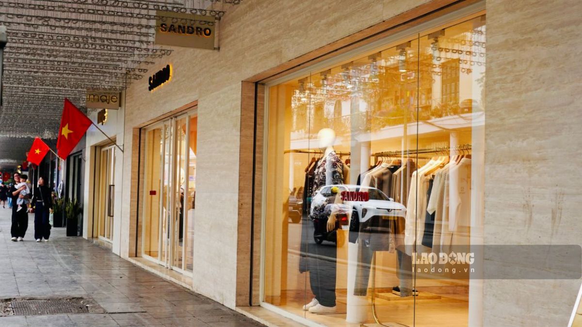 Theo báo cáo Main Streets Across the World 2025 do Cushman & Wakefield công bố, xét riêng khu vực châu Á - Thái Bình Dương (APAC), Phố Tràng Tiền (Hà Nội) ở vị trí thứ 18, với giá thuê bình quân khoảng 3.360 USD/m2/năm (tương đương hơn 88,1 triệu đồng/m2/năm). Mức này giảm khoảng 7% so với cùng kỳ 2024.