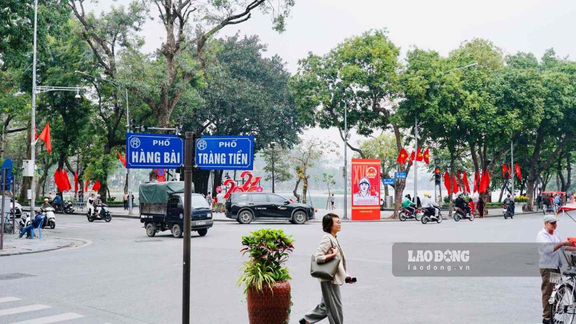 Tuyến đường này có vị trí sát với phố đi bộ Hồ Gươm, Nhà hát Lớn Hà Nội...