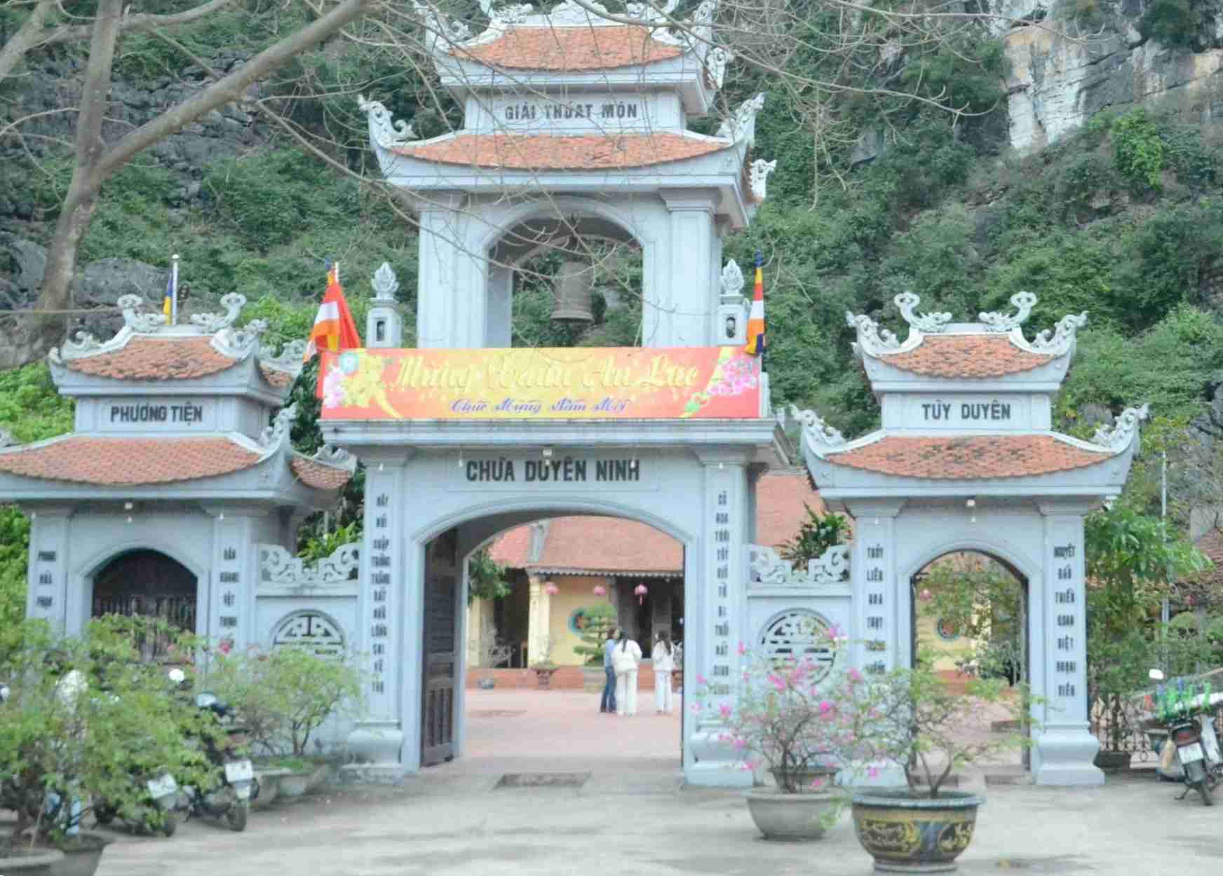 Duyen Ninh Pagoda is located at the foot of the limestone mountain in the Trang An World Cultural and Natural Heritage Complex. Photo: Dieu Anh
