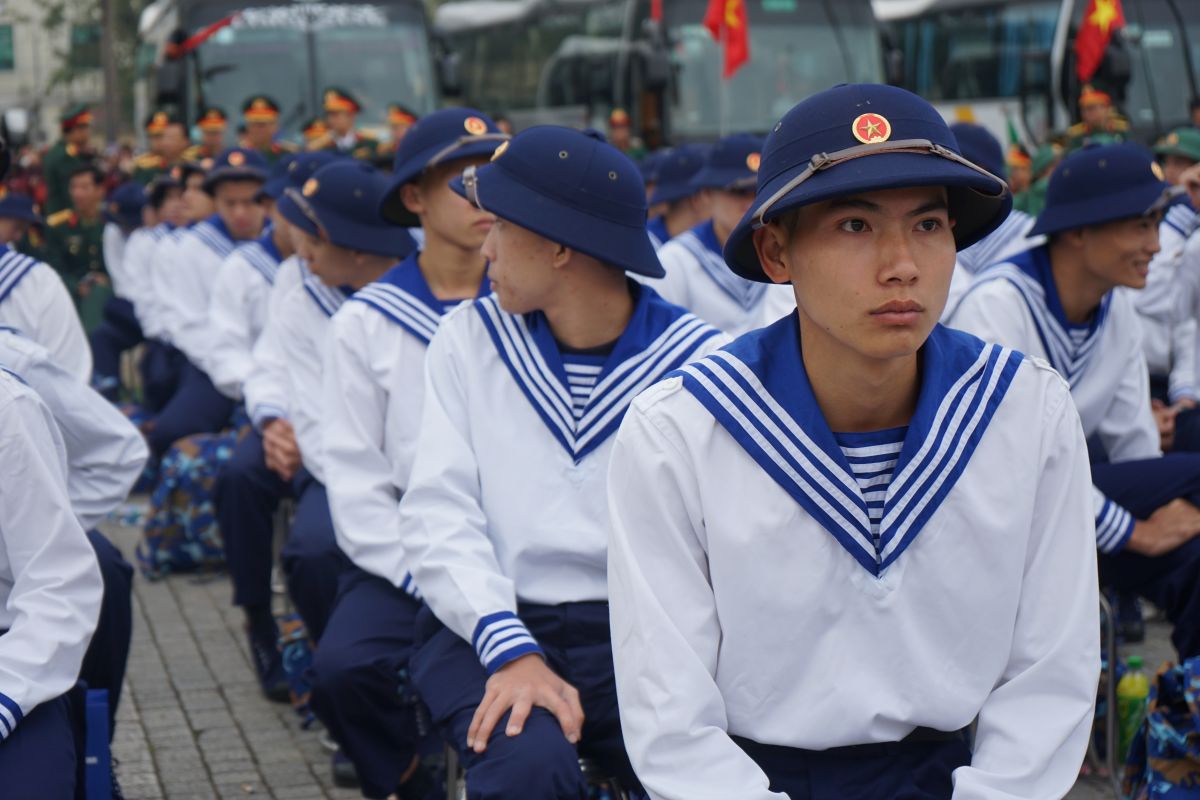 Hàng nghìn thanh niên ở Thanh Hóa lên đường nhập ngũ. Ảnh: Quách Du