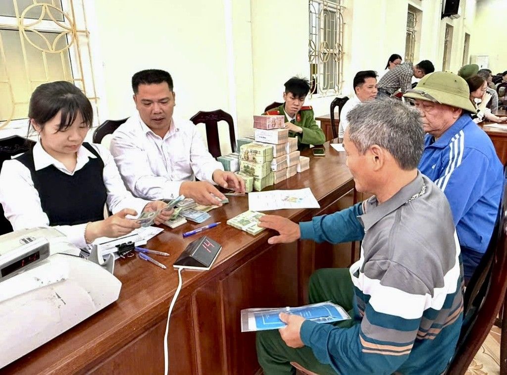 An Phong Ward pays compensation and support for the implementation of Trang Due Supporting Industrial Cluster Project - Phase 7. Photo: Hai Phong e-Portal