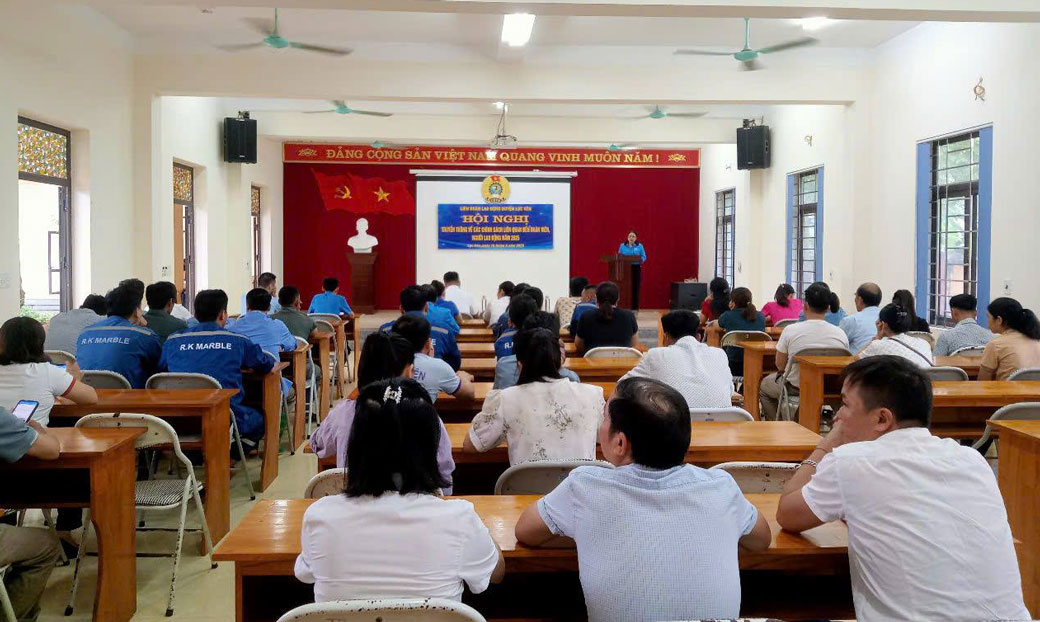 Công đoàn xã Lục Yên tổ chức Hội nghị tập huấn cho đội ngũ cán bộ Công đoàn chủ chốt. Ảnh: Bảo Nguyên