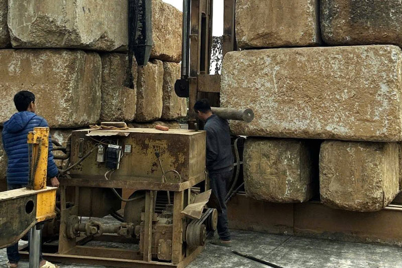 Việc có thêm trường học giúp học sinh vùng cao đi lại gần hơn, môi trường học tập được cải thiện. Ảnh: Lưu Liên