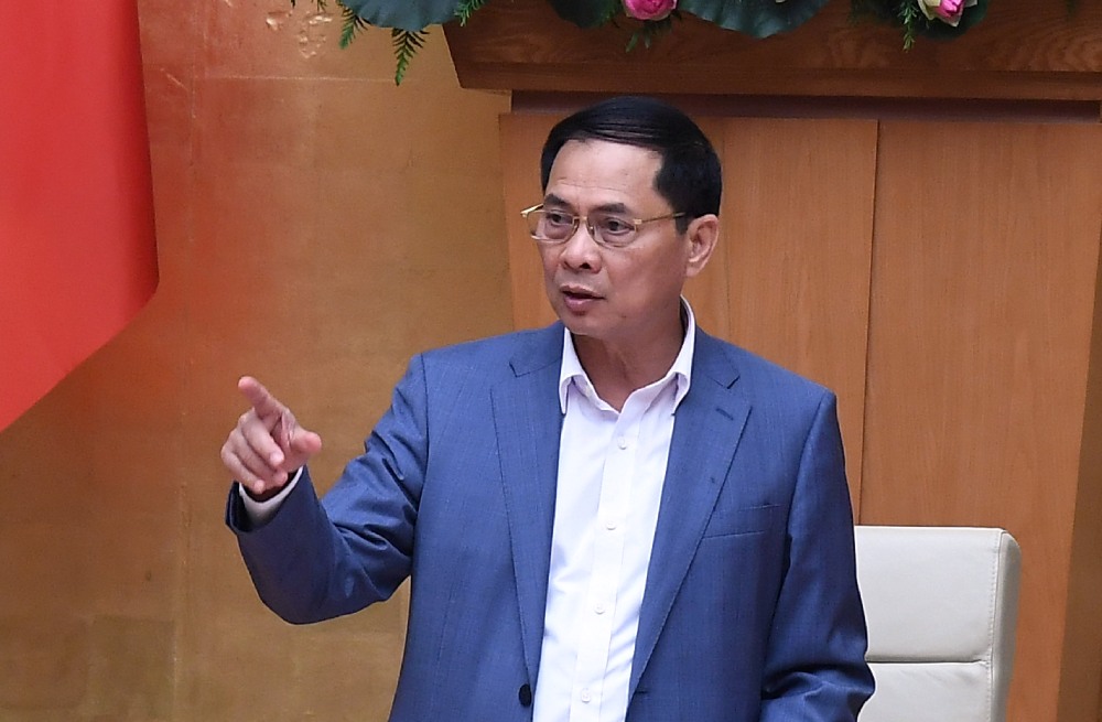 Deputy Prime Minister Bui Thanh Son requests calculation of plans to increase the capacity of hydropower and coal power plants. Photo: Hai Minh